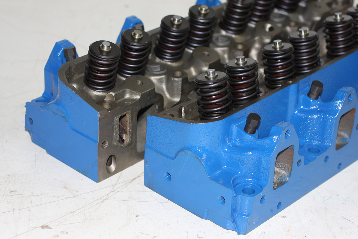 19678 C8OE 428 FE FORD CYLINDER HEADS GT500 COBRA SHELBY 16 BOLT EXHAUST