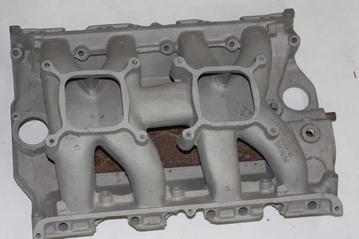 Ford tunnel wedge intake manifold